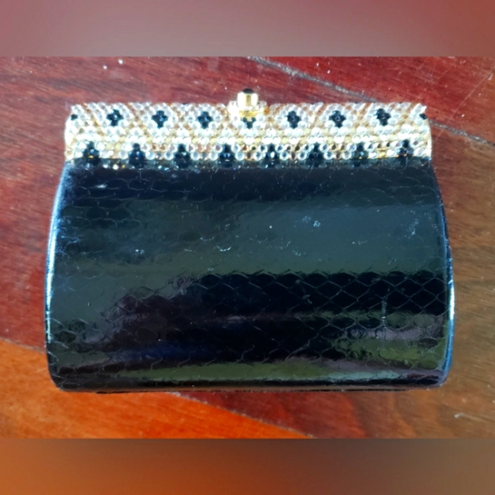 J Tiras Classic Clutch Purse